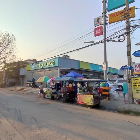 Pa Chalermchai Guesthouse Bangkok Buitenkant foto