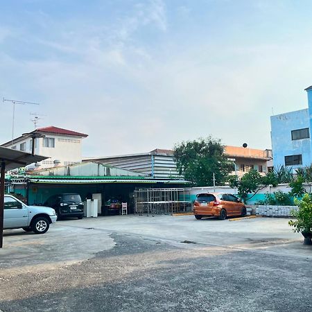 Pa Chalermchai Guesthouse Bangkok Buitenkant foto