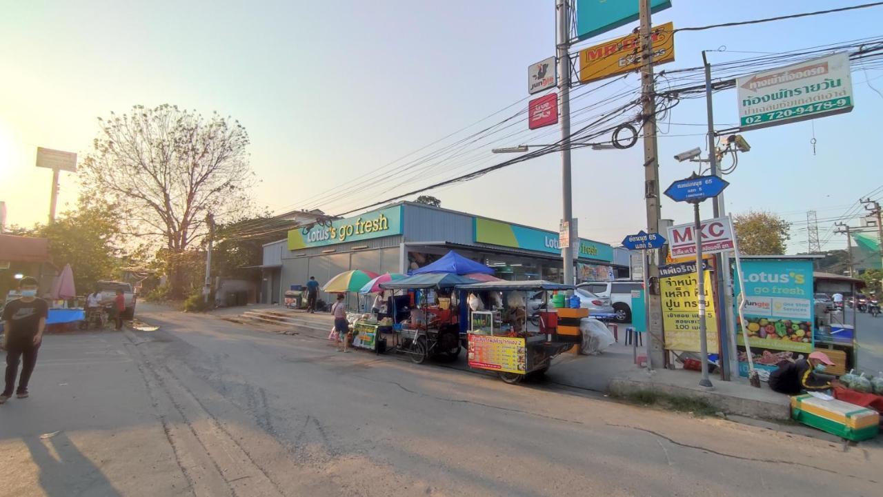 Pa Chalermchai Guesthouse Bangkok Buitenkant foto