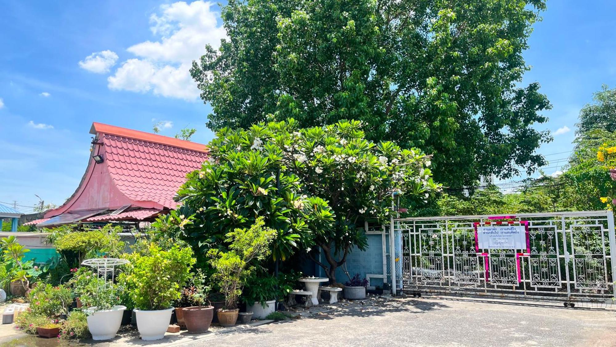 Pa Chalermchai Guesthouse Bangkok Buitenkant foto