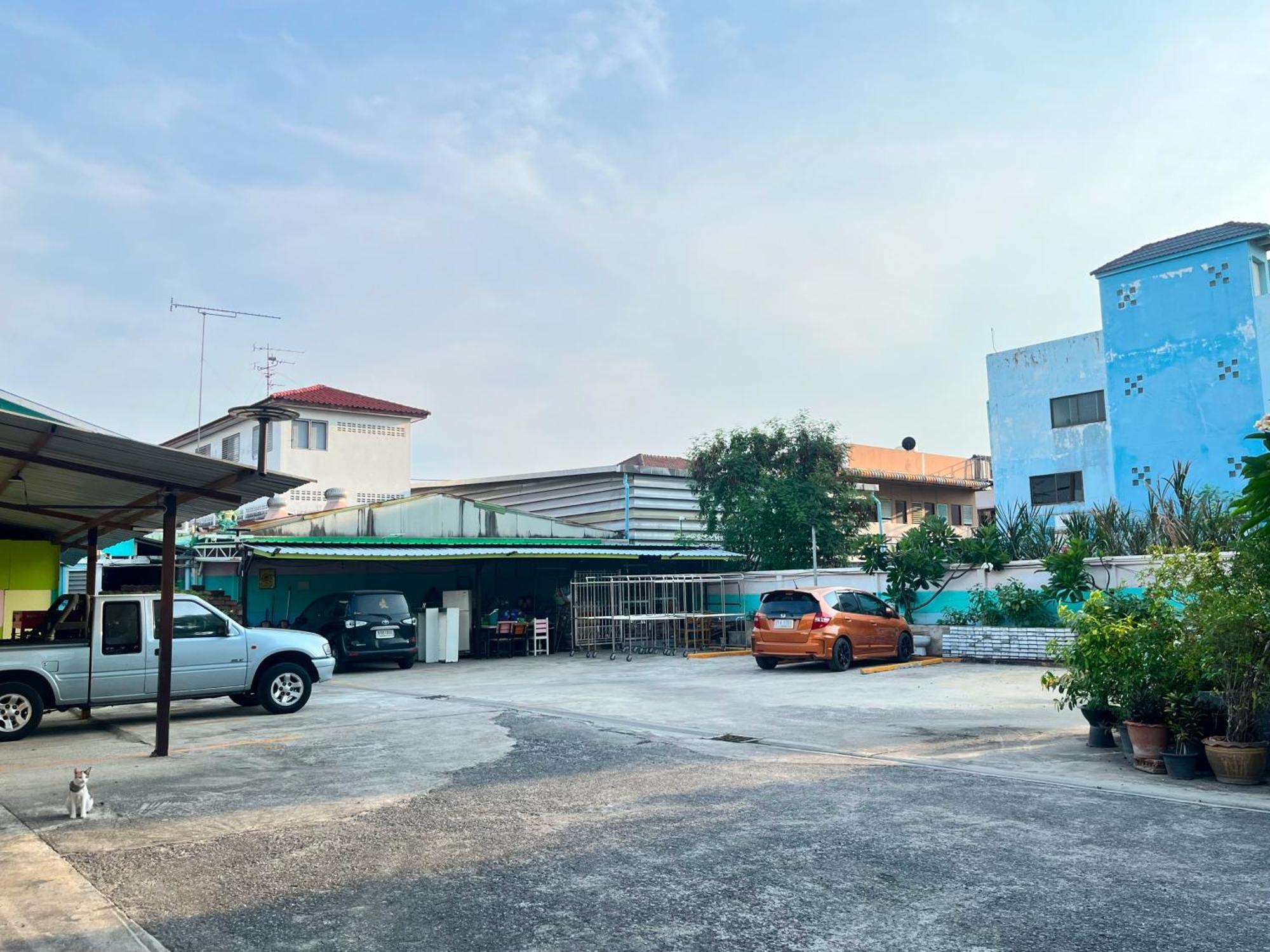 Pa Chalermchai Guesthouse Bangkok Buitenkant foto