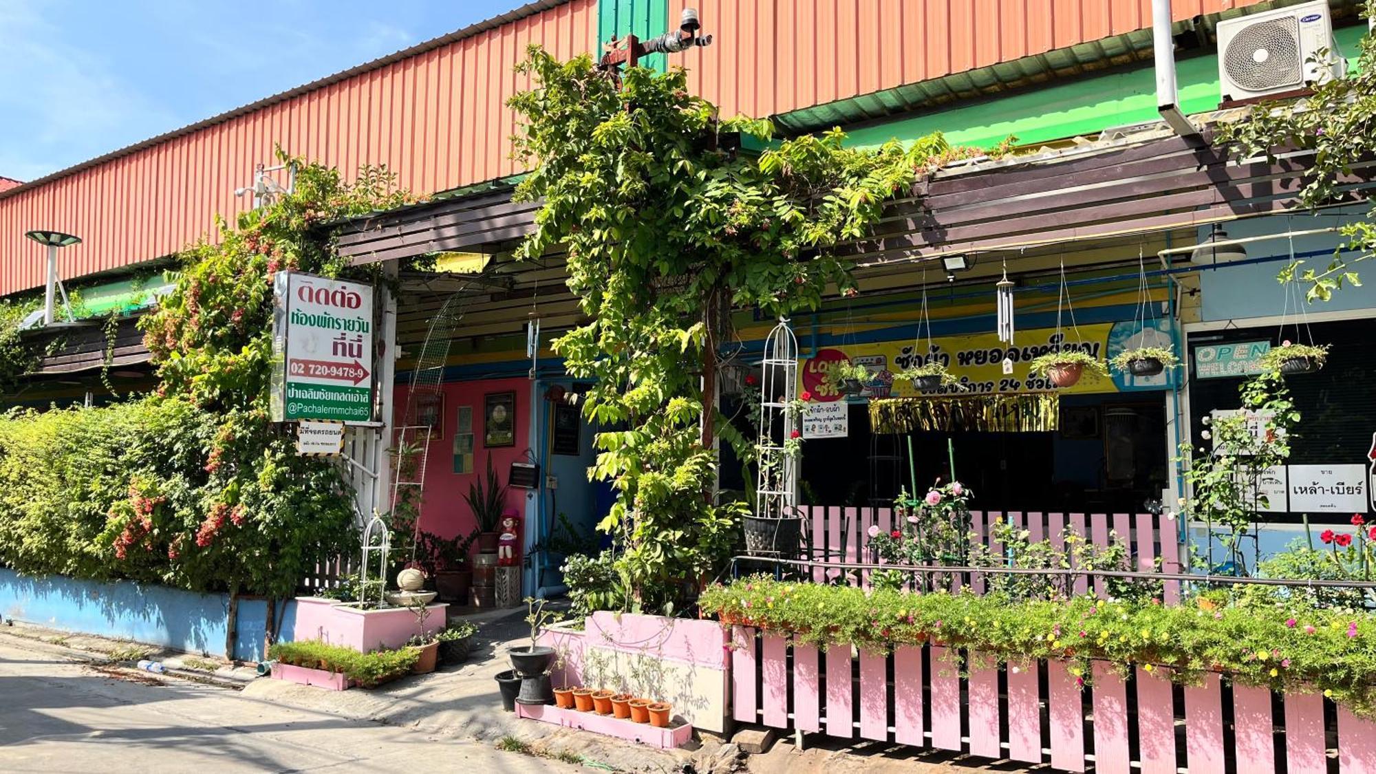 Pa Chalermchai Guesthouse Bangkok Buitenkant foto